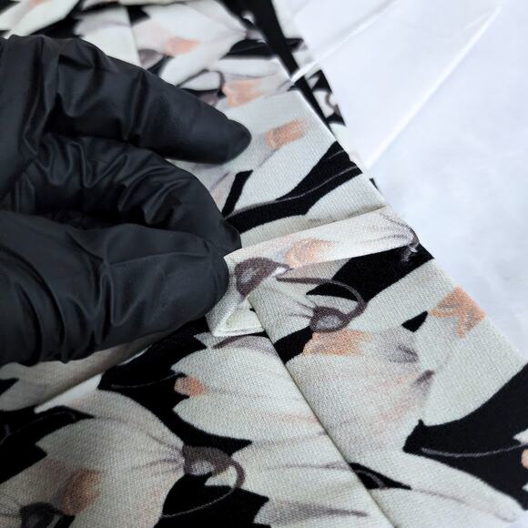 Valentino Snowdrop Crepe Couture Floral Trousers | Sizes XS & M | MSRP $2200 - Picture 5 of 13